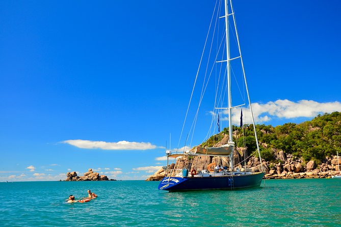 Magnetic Island: Lunchtime Sailing Cruise - Setting sail from Nelly Bay