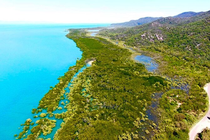 Magnetic Island Tour: Maggie Comprehensive - Crossing the island to Horseshoe Bay