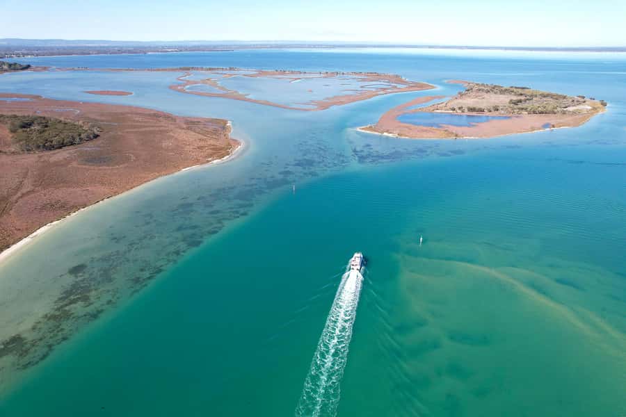 Mandurah: Dolphin & Giant Sightseeing Cruise - Crossing the Peel-Harvey Estuary and Dawesville Cut