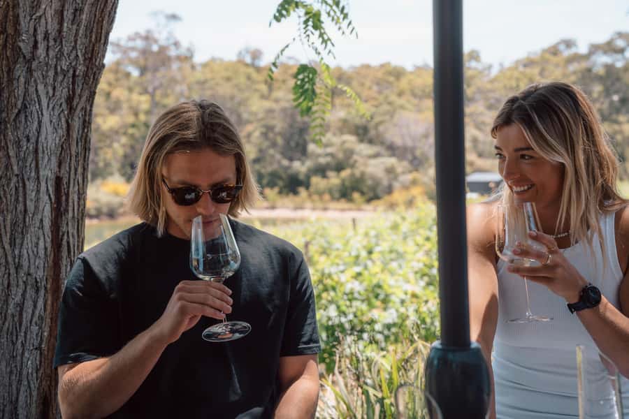 Margaret River: Boutique Wine Tour w. Blind Tasting + Lunch - What the guide adds to the experience