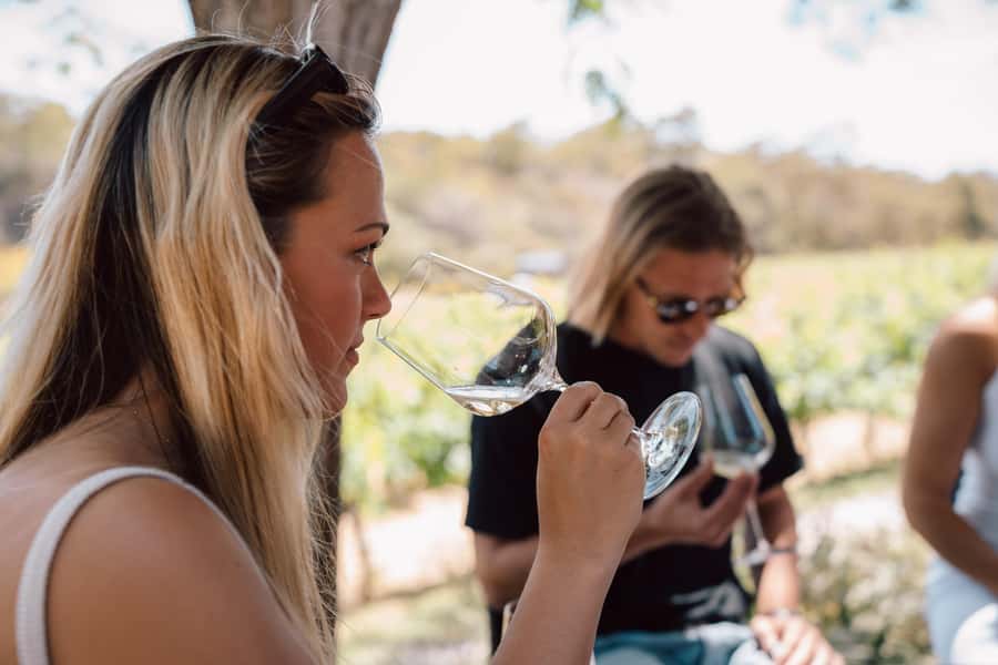 Margaret River: Boutique Wine Tour w. Blind Tasting + Lunch - Pickup, clothing and the practical details