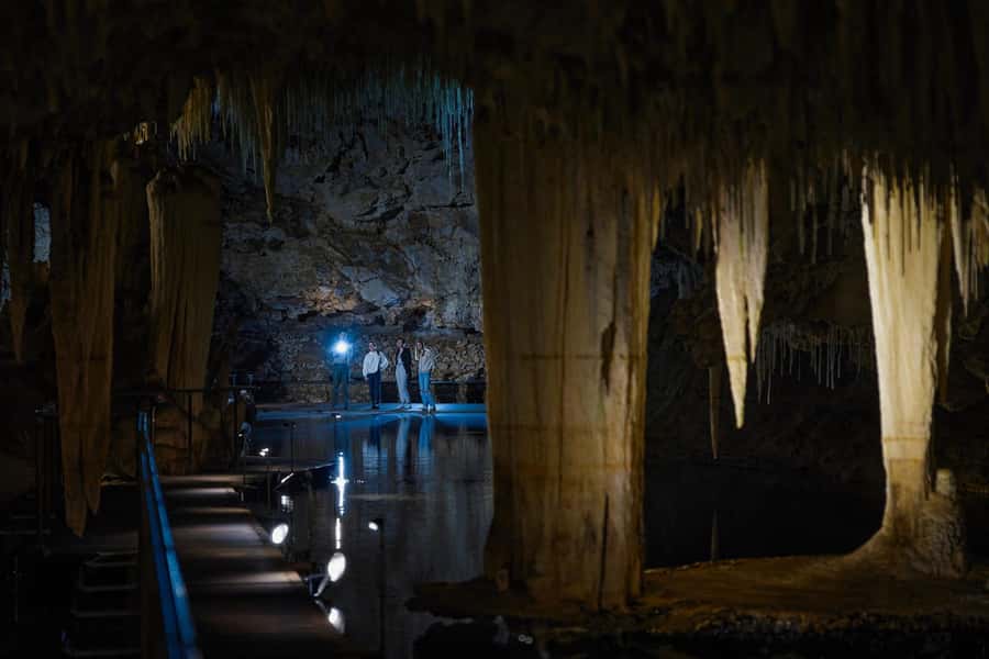 Margaret River: Lake Cave Fully-Guided Tour - Why the guide matters so much