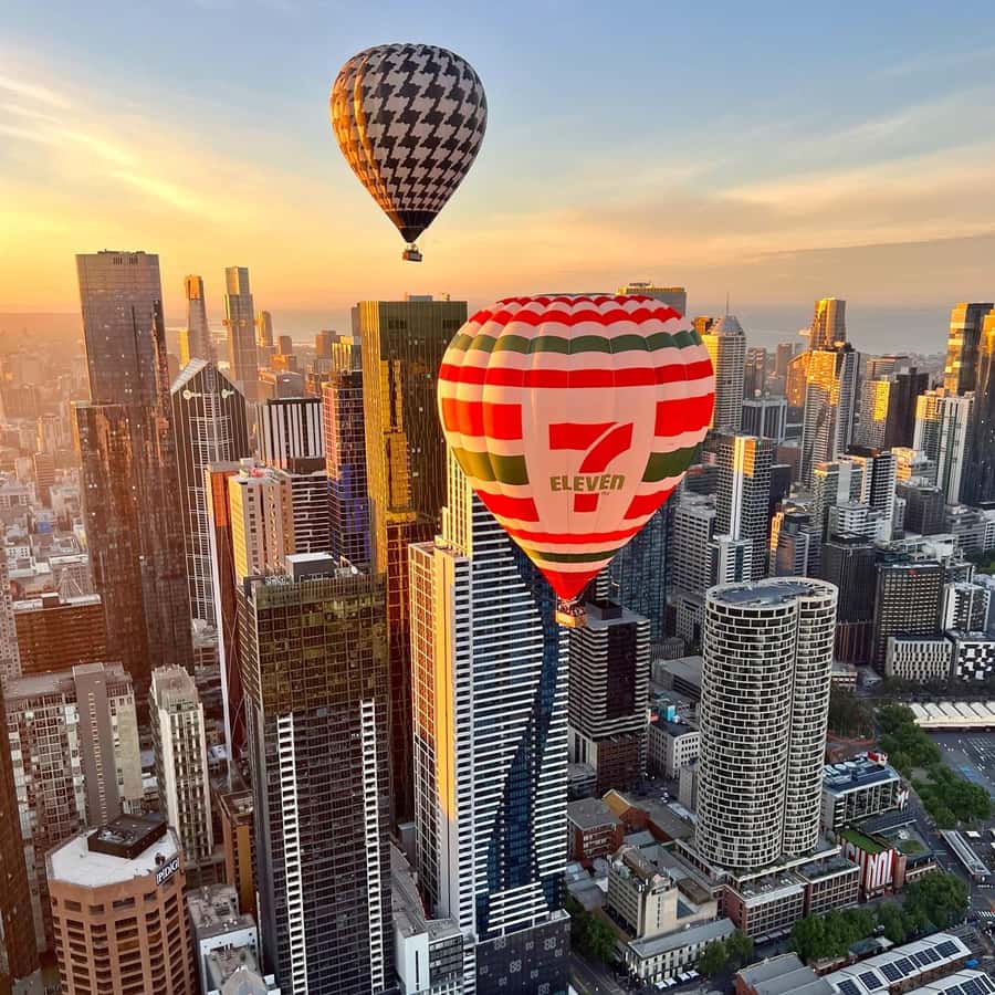 Melbourne: 1-Hour Hot Air Balloon Flight at Sunrise - Meeting before dawn at Pullman Melbourne on the Park