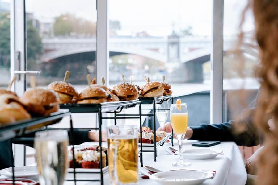 Melbourne: 2-Hour Bottomless Brunch Cruise - The first pour sets the pace
