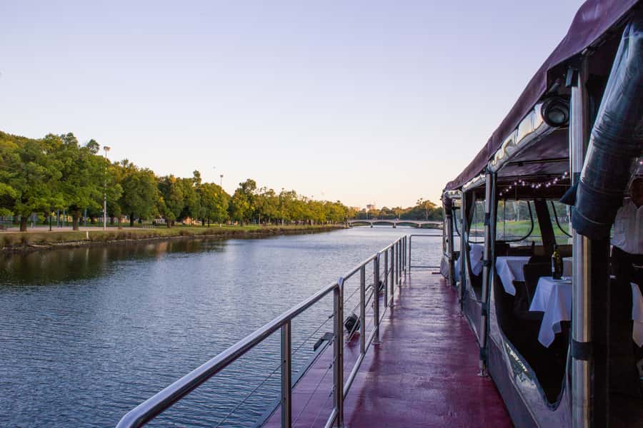 Melbourne: 4-Course Dinner Cruise with Drinks - Who should book this Yarra River dinner?