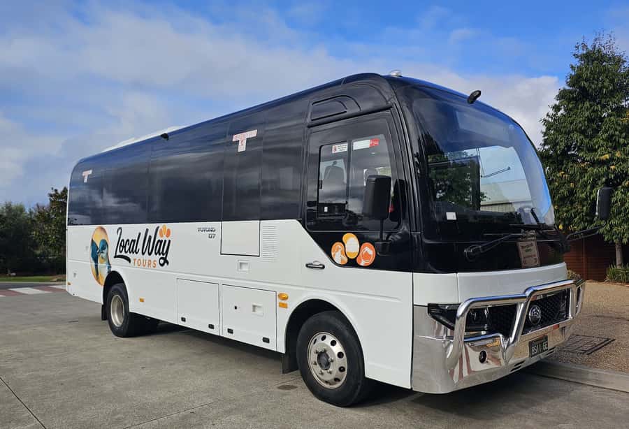 Melbourne: Boutique Phillip Island Wine, Dine & Penguin Tour - Flynns Beach and the coastal pause