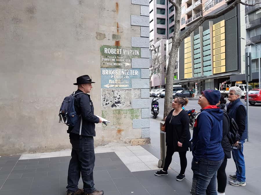 Melbourne: Gangsters, Brothels and Lolly Shops Tour - A guide who makes research usable