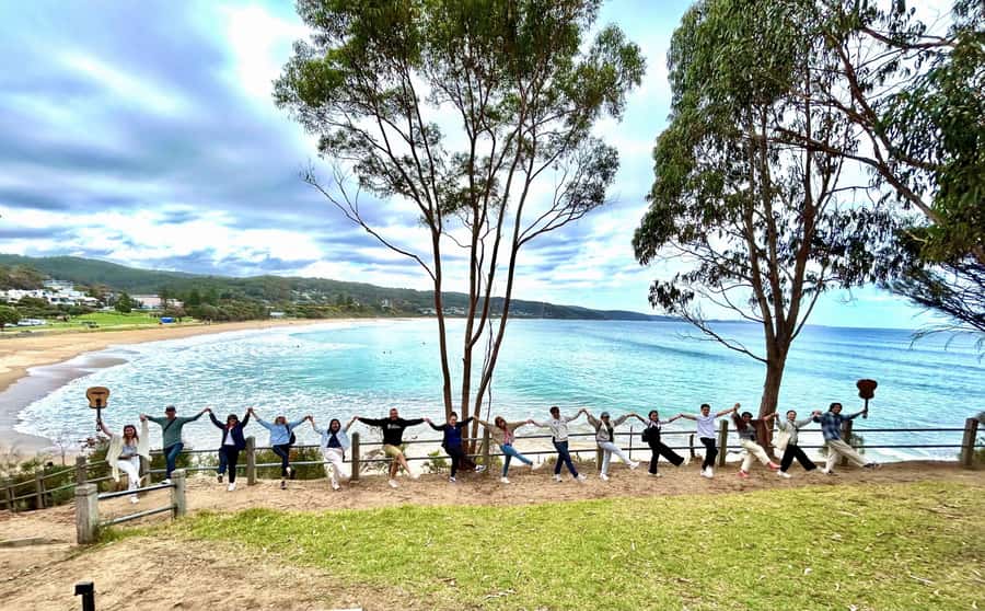 Melbourne Great Ocean Road Benz SmallGroup&LuxCoach BigGroup - Split Point Lighthouse and Memorial Arch add the human story