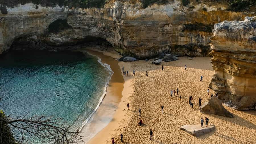 Melbourne: Great Ocean Road Extended–Top Stops&London Bridge - Loch Ard Gorge adds drama and a story