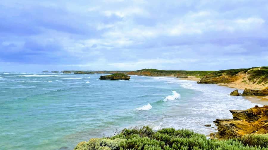 Melbourne: Great Ocean Road to 12 Apostles via the Coastline - The Twelve Apostles deliver the big finish