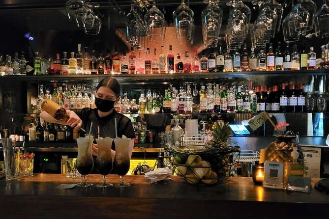 Melbourne: Hidden Bar and Cocktail Tour - Alleys, stairs, and the city between drinks