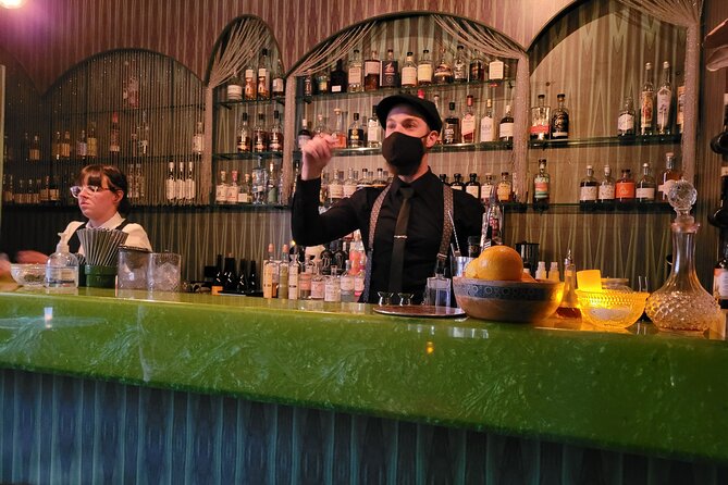 Melbourne: Hidden Bar and Cocktail Tour - How the guides shape the evening