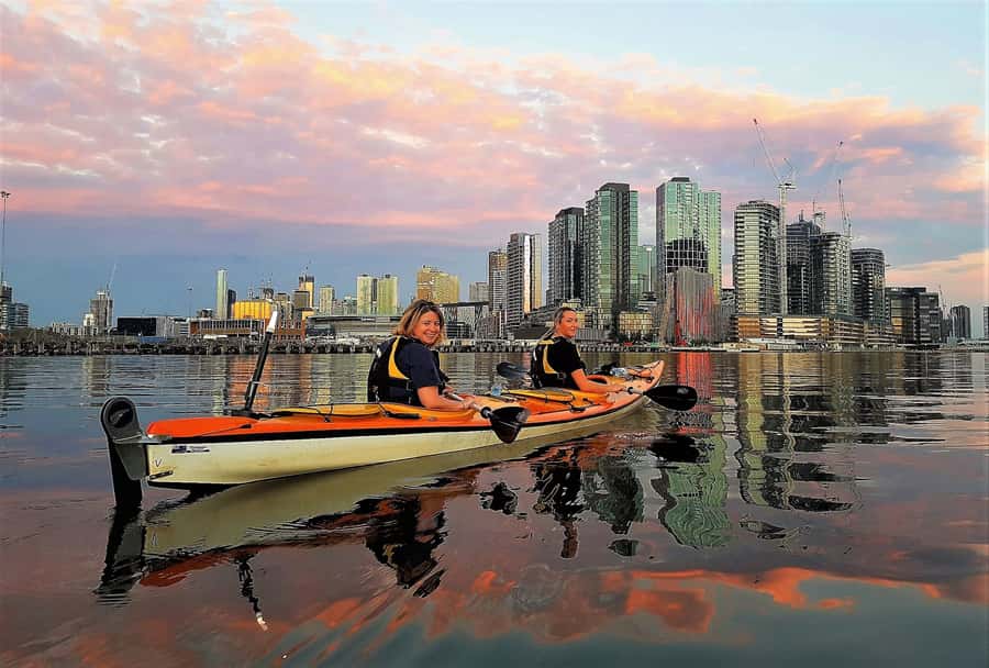 Melbourne: Sunset Kayak Tour with Dinner - Starting at Victoria Harbour in Docklands