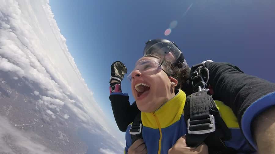 Melbourne: Tandem Skydive Experience over St. Kilda Beach - Should you book the St Kilda tandem skydive?