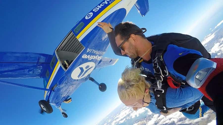 Melbourne: Tandem Skydive over Great Ocean Road + Transfer - Photos, video, and the outside camera option