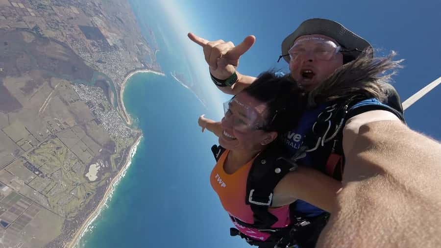 Melbourne: Tandem Skydive over Great Ocean Road + Transfer - From Melbourne CBD to the coastal dropzone