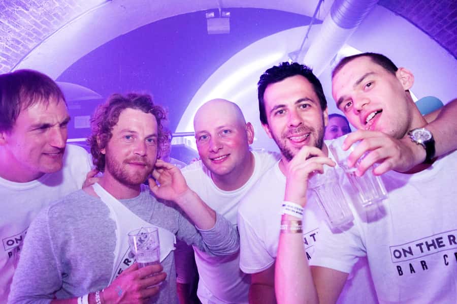 Melbourne: Weekly Bar Crawl: 5 Free shots, Club Entry - What to wear and bring for Melbourne nightlife