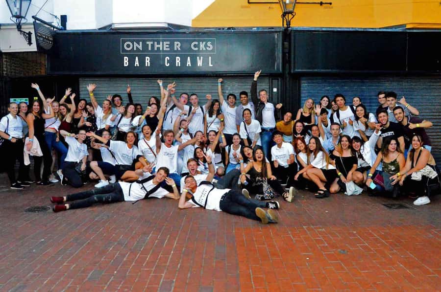Melbourne: Weekly Bar Crawl: 5 Free shots, Club Entry - The guides can make or break the night