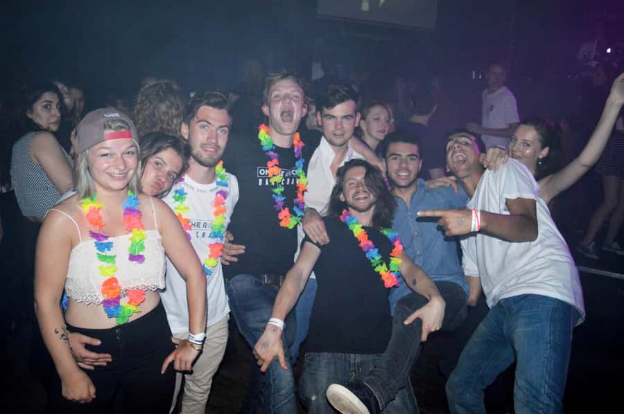 Melbourne: Weekly Bar Crawl: 5 Free shots, Club Entry - The main drawbacks to consider