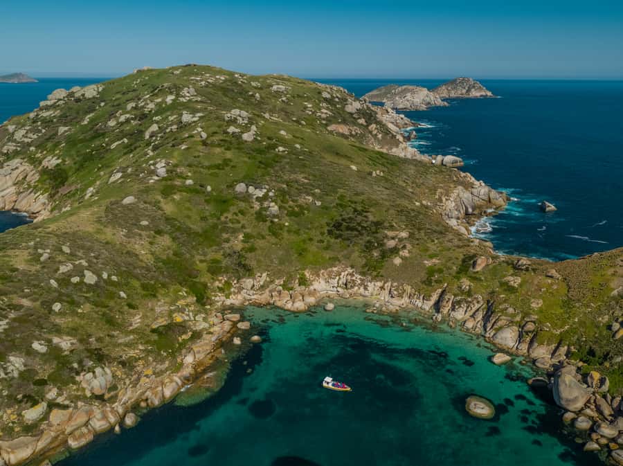 Melbourne: Wilsons Promontory Morning Wilderness Cruise - Skull Rock and its changing faces