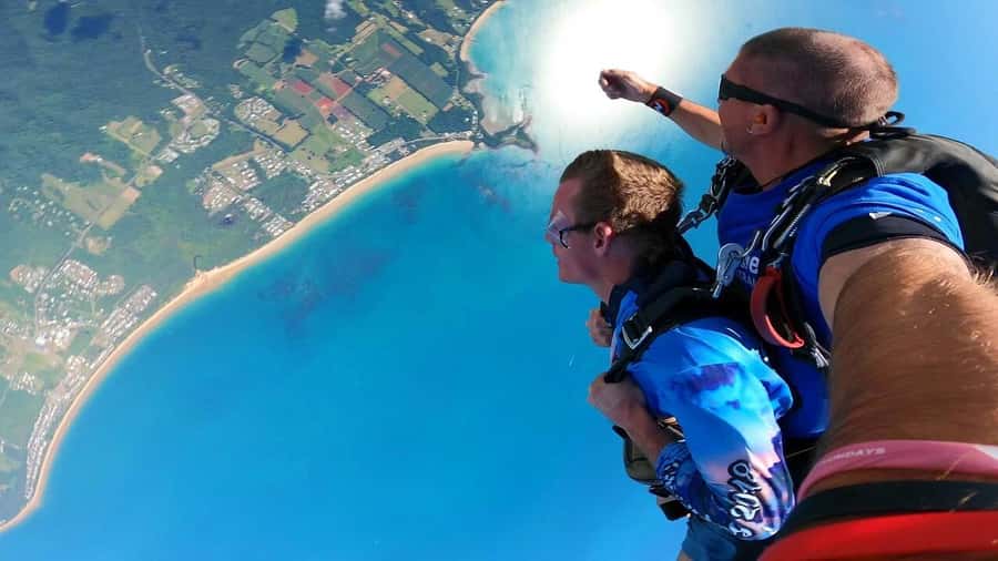 Mission Beach Tandem Skydive Experience - The 20-minute flight to 15,000 feet