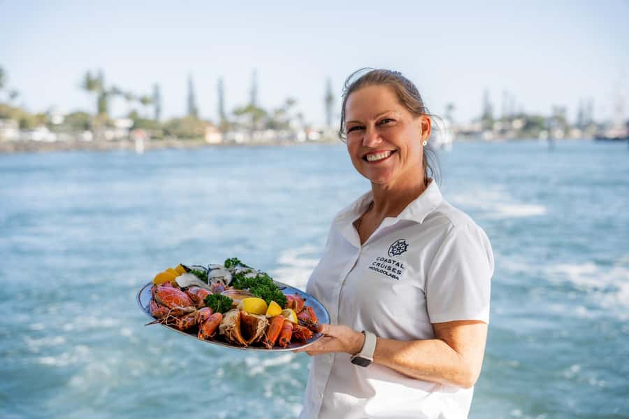 Mooloolaba: Seafood Lunch Cruise - The bar, cocktails, and onboard service