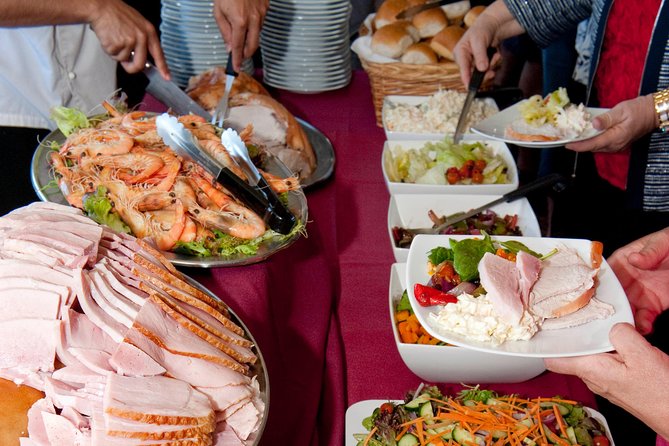 Murray River Day Trip from Adelaide Including Lunch Cruise aboard the Proud Mary - Choosing between chocolate and cheese