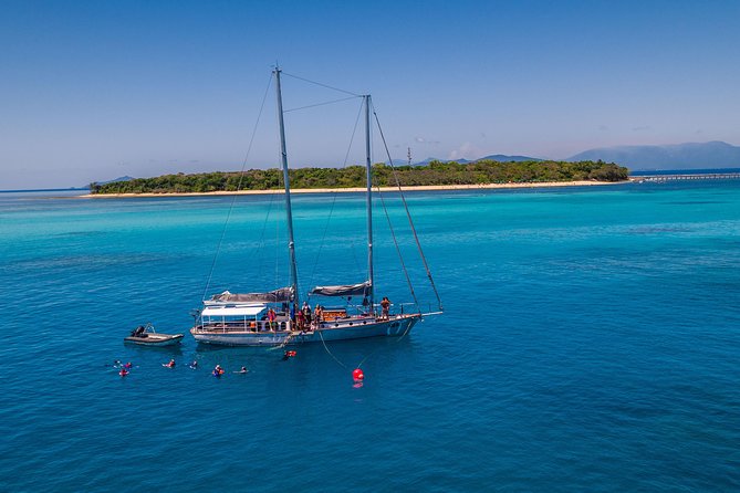 Ocean Free 25 guest Great Barrier Reef & visit Green Island Tour - A small crew with time for real help