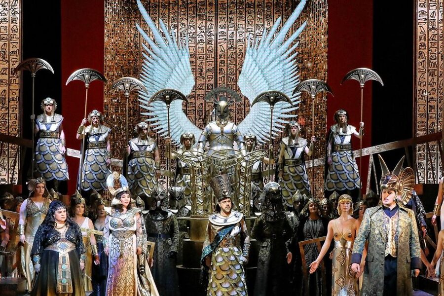 Opera Performance Tickets at the Sydney Opera House - What the evening feels like inside