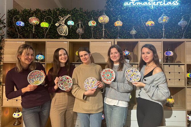 Paint and Sip Classes Brisbane: Ceramic Plates & Bowls - Working at your own speed with Sissy’s guidance
