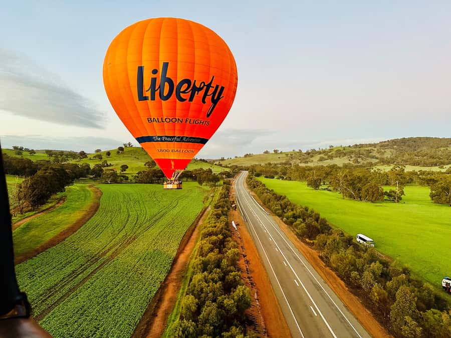 Perth: Avon Valley Hot Air Balloon Flight with Breakfast - Meeting before dawn in Northam