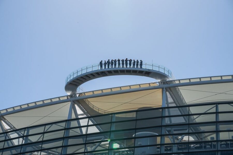 Perth: Optus Stadium Rooftop Vertigo Experience - Leaning over the edge at Optus Stadium