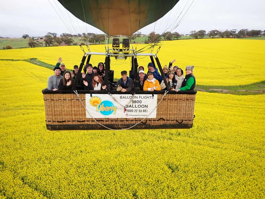 Perth to Northam: Balloon flight including shuttle bus - Watching the balloon come to life
