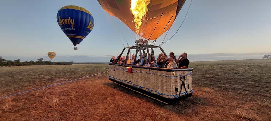 Perth to Northam: Balloon flight including shuttle bus - Helping with the landing and pack-up
