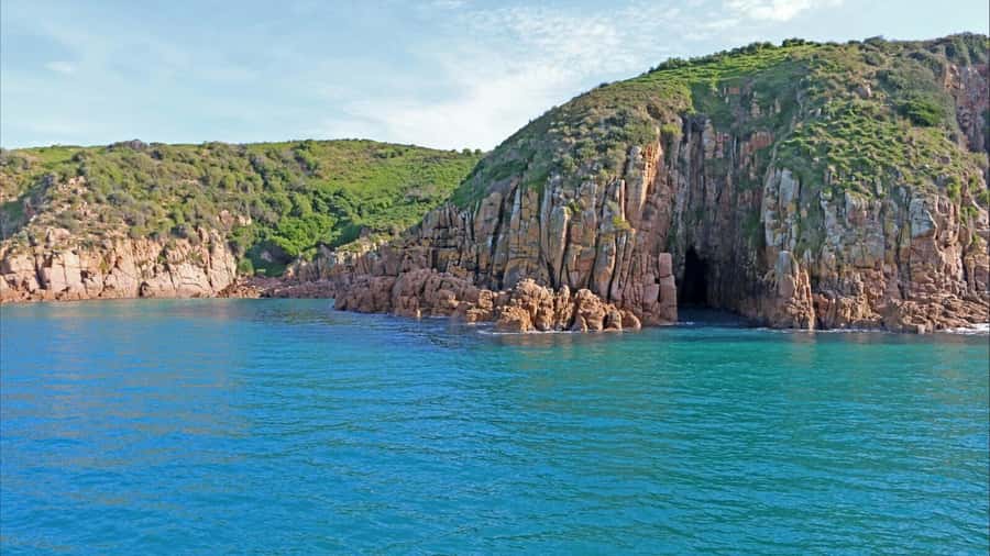 Phillip Island: 1-Hour Cape Woolamai Scenic Cruise - Setting out from San Remo toward Cape Woolamai