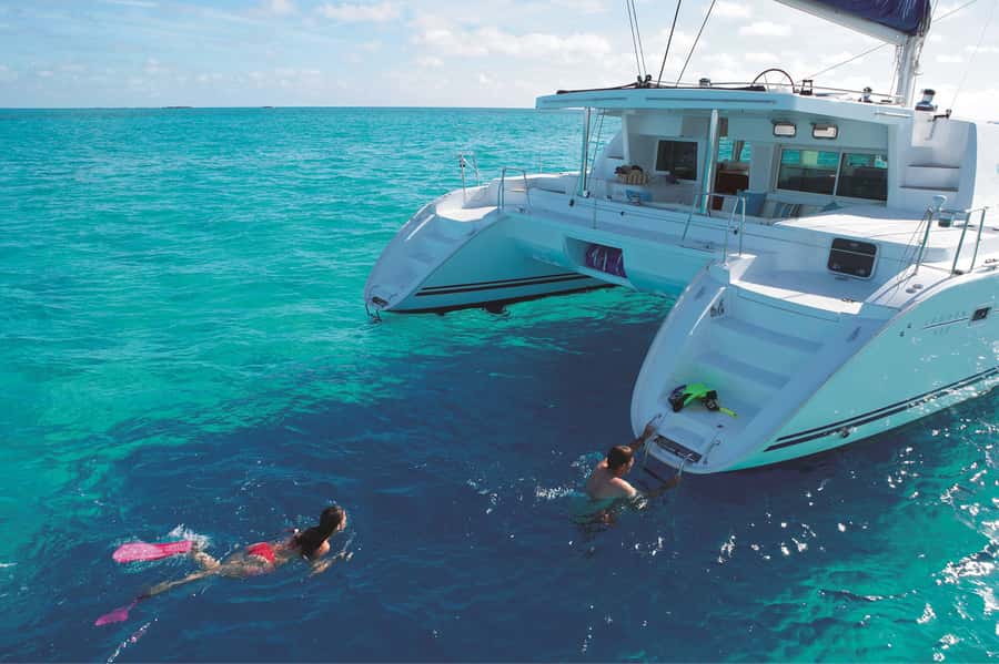 Port Douglas: Low Isles Afternoon Cruise on Luxury Catamaran - Afternoon tea, scones, and reef-side refreshment