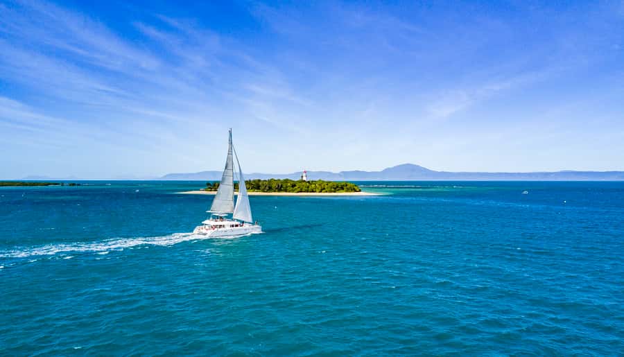 Port Douglas: Reef & Low Isles Cruise on Luxury Catamaran - A small catamaran and an early start from Port Douglas