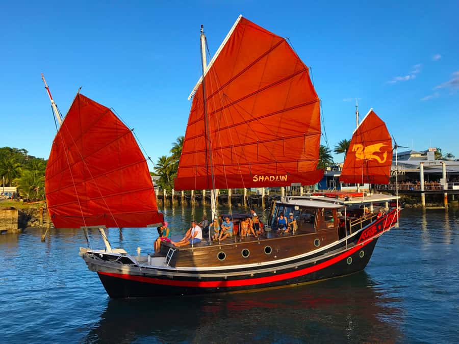 Port Douglas: Shaolin Seafood Lunch Sail, with Fresh Prawns - Why Shaolin makes a better lunch boat than a standard cruise