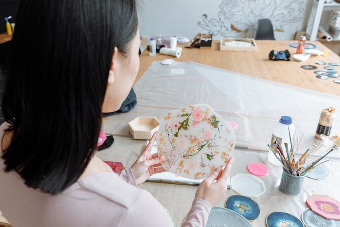 Resin Art Classes Brisbane: Cheeseboards & Coasters - Fortitude Valley Meeting Point and Group Size