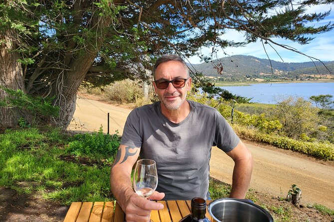 Signature Wine Tour - Hobart & SE Tasmania - Ross sets the tone