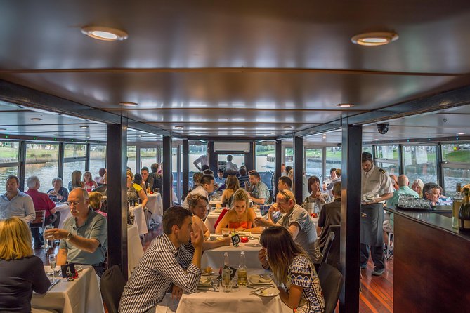 Spirit of Melbourne Dinner Cruise on the Yarra River - The First Course and the Rhythm of Dinner