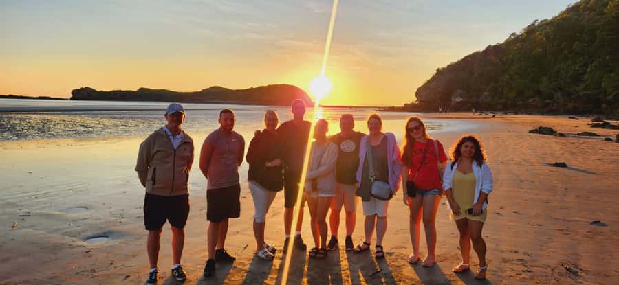Sunrise with the Kangaroos & Wallabies - Airlie Beach - Key points at a glance
