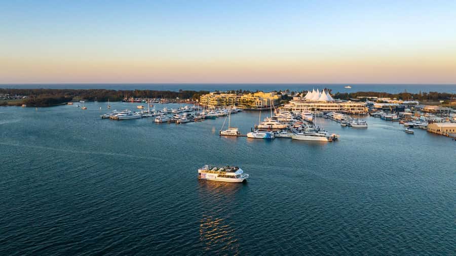 Surfers Paradise: Buffet Dinner Sightseeing Cruise - Choosing your seat and using the decks