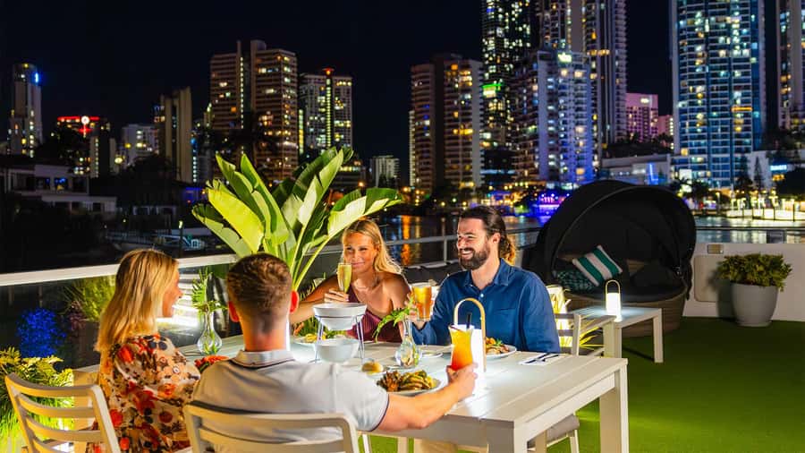 Surfers Paradise: Buffet Dinner Sightseeing Cruise - What 150 minutes gives you