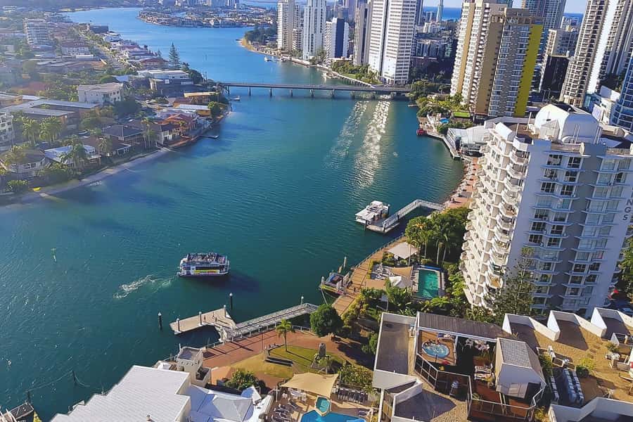 Surfers Paradise: Sightseeing Morning River and Canal Cruise - The guide makes the difference