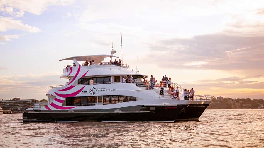 Sydney: 3-Course All Inclusive Dinner Harbour Cruise - The first run past Sydney’s best-known landmarks