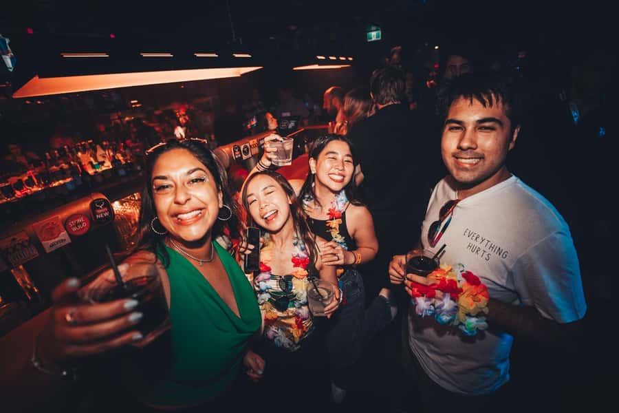 Sydney: Big Night Out Pub Crawl with Local Party Hosts - 3 Wise Monkeys: one hour in a louder setting