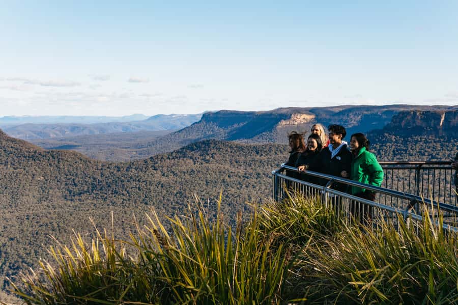 Sydney: Blue Mountains Wildlife & Bushwalk Small-Group Tour - The first Blue Mountains stops and the value of a local guide