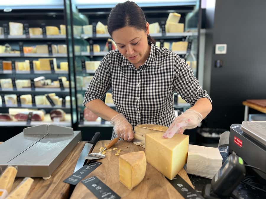 Sydney: Food Tour in Trendy Surry Hills with 8 Tastings - Starting with oysters and an Australian twist