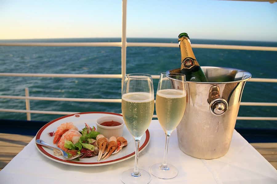 Sydney Harbour: 3-Hour Lunch Cruise with Live Music - Key points to know before booking